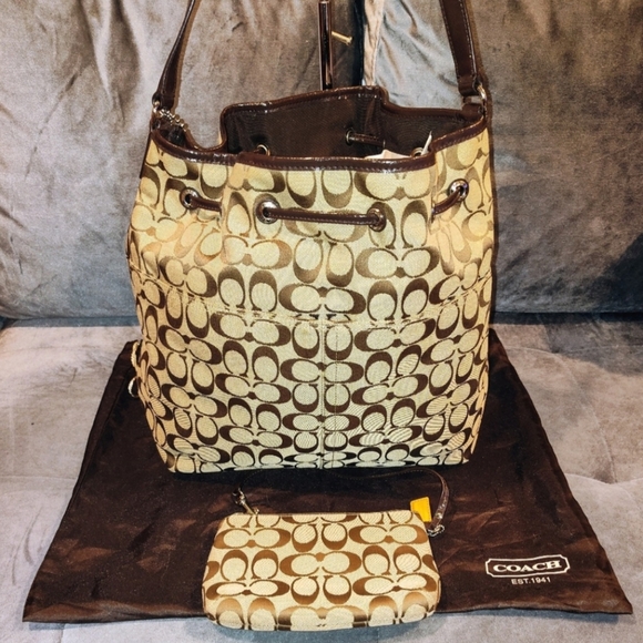 NWOT COACH BUNDLE SIGNATURE MONOGRAM SHOULDER BAG & MATCHING WRISTLET & DUSTBAG - Picture 2 of 14